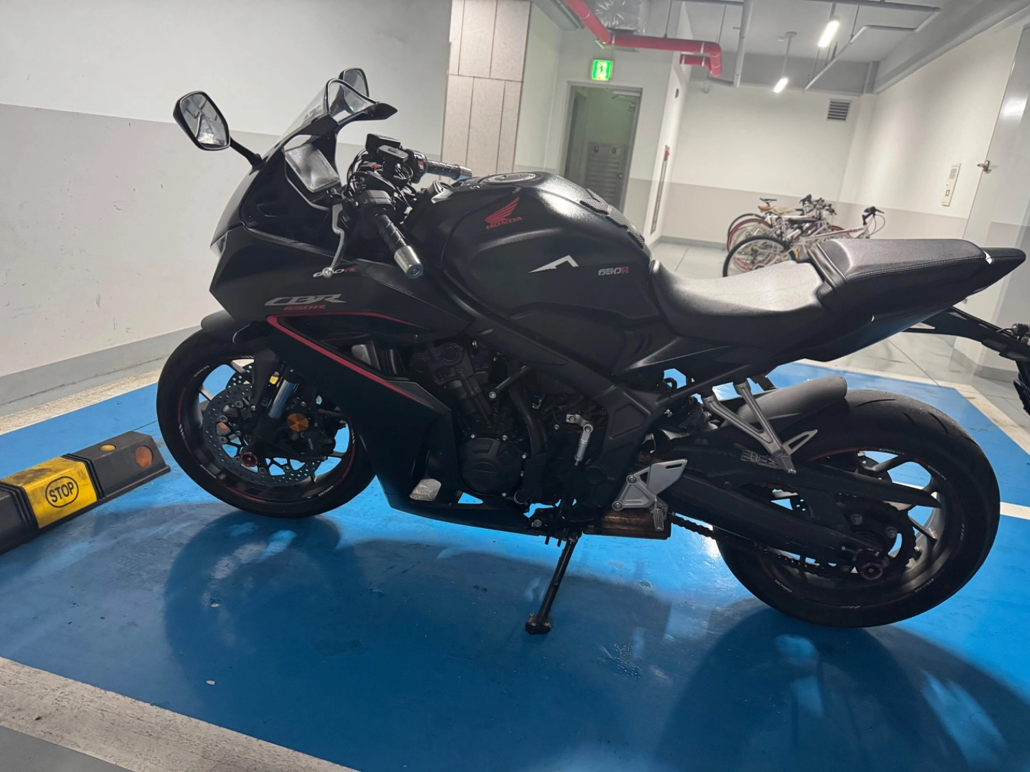혼다 CBR 650 R E-CLUTCH 2024 블랙