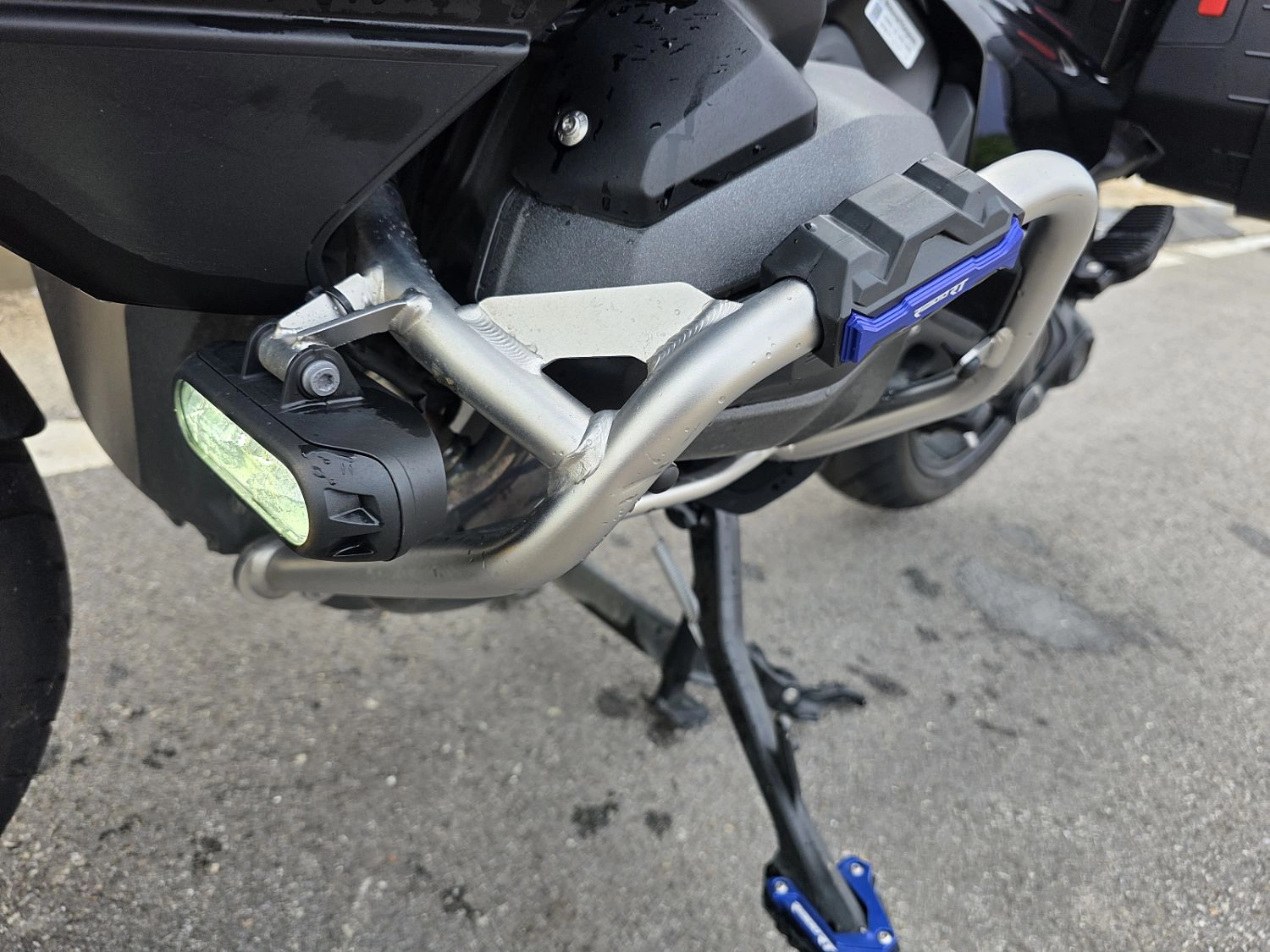 BMW R 1300 RT 2026 블랙 사진 3
