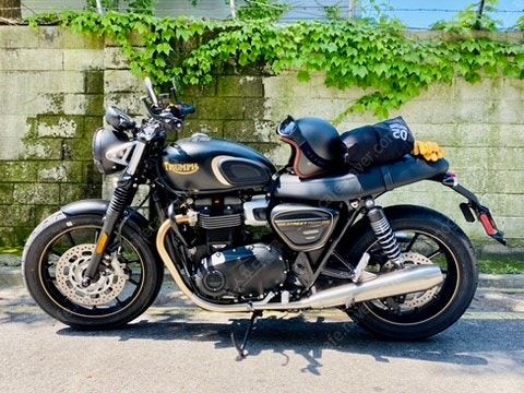 트라이엄프 스트리트 트윈 900 main