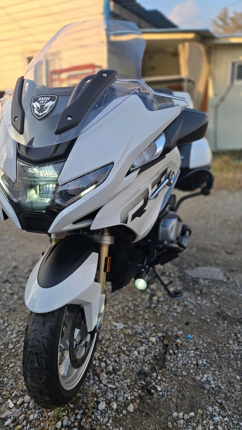 BMW R 1250 RT 2024 화이트 사진 3