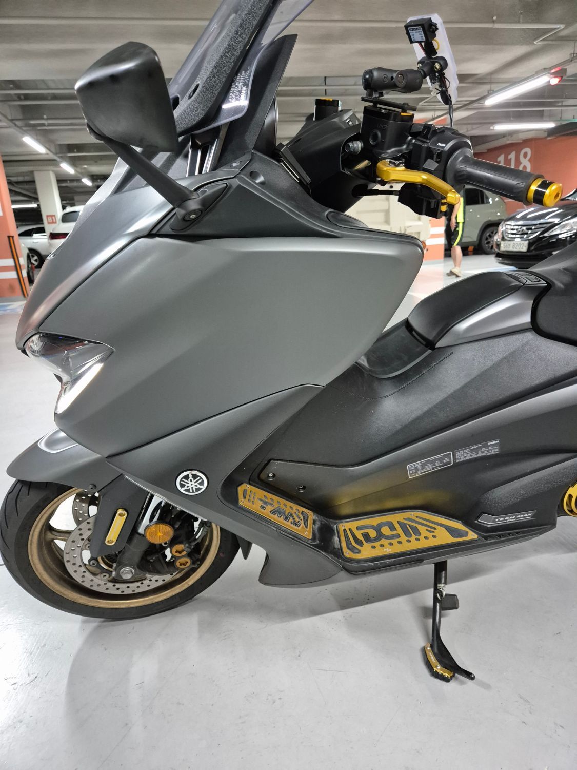 야마하 TMAX 560 thumb 2