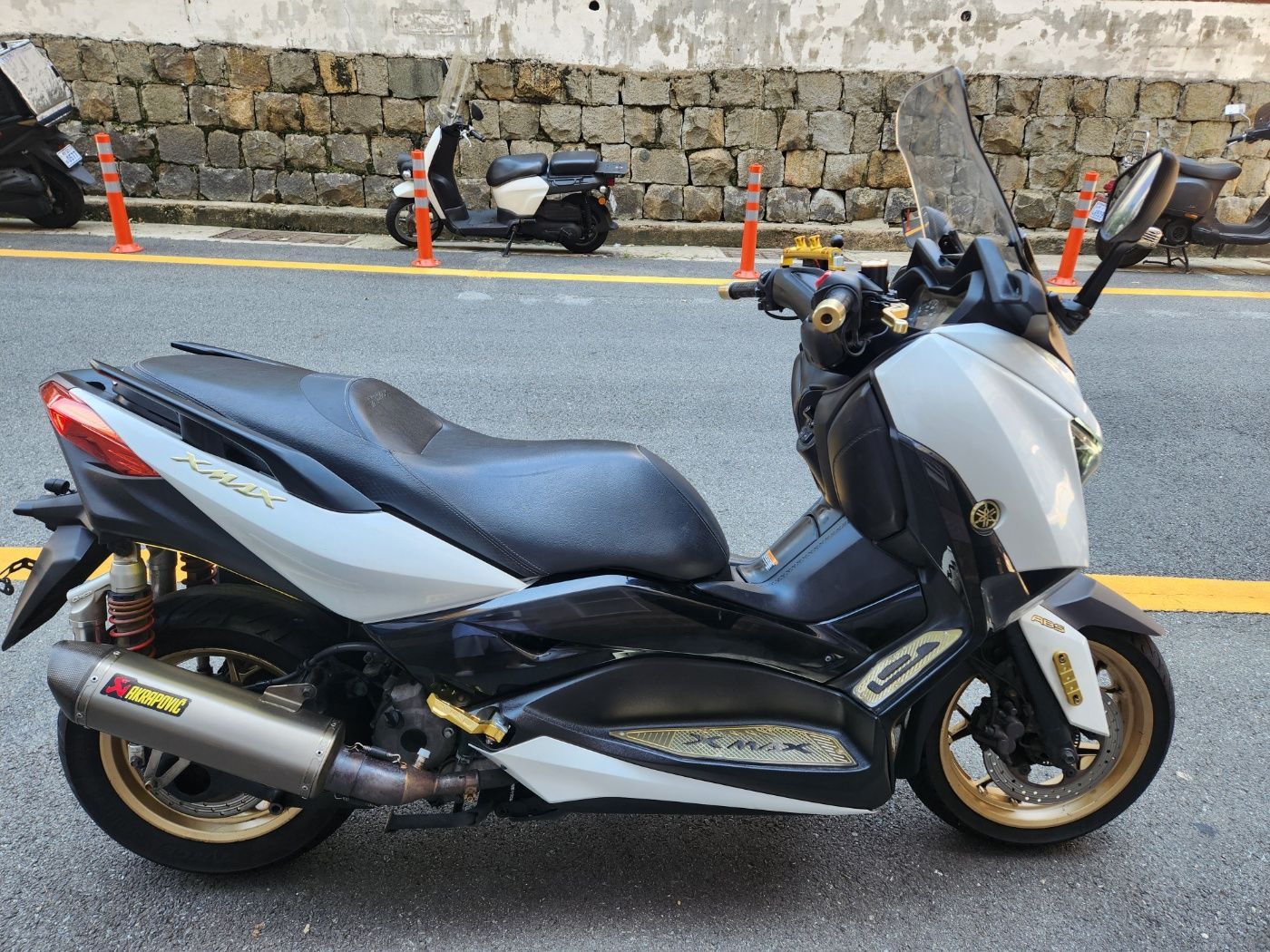 야마하 XMAX 300 ABS more