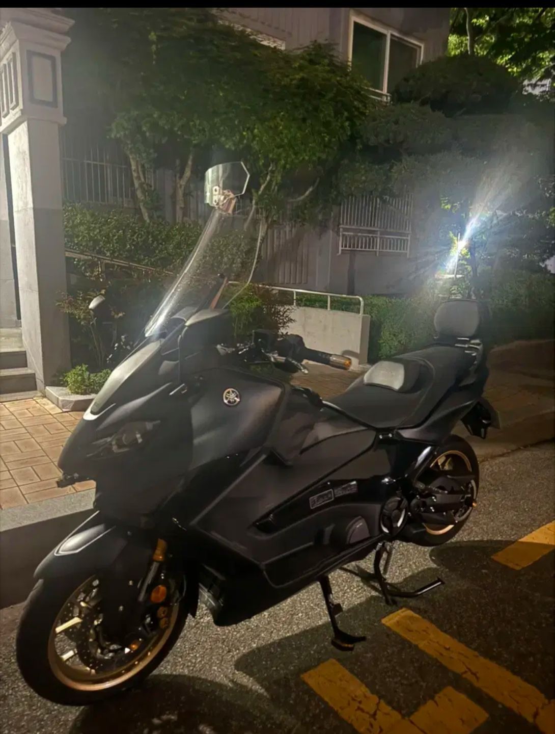 야마하 TMAX 560 thumb 2