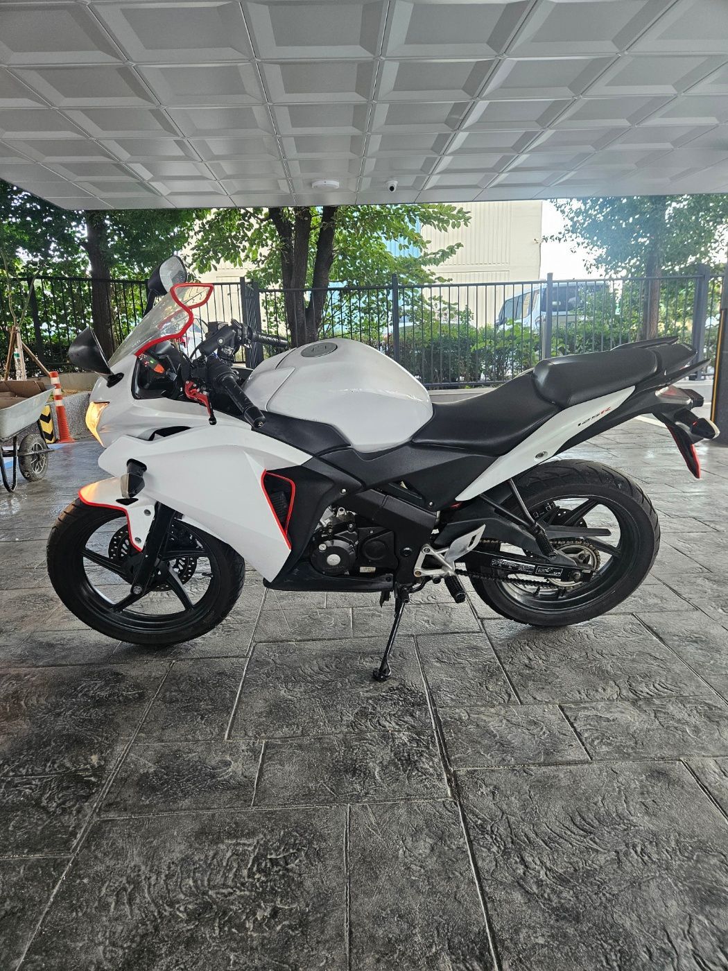 혼다 CBR 125 R thumb 2