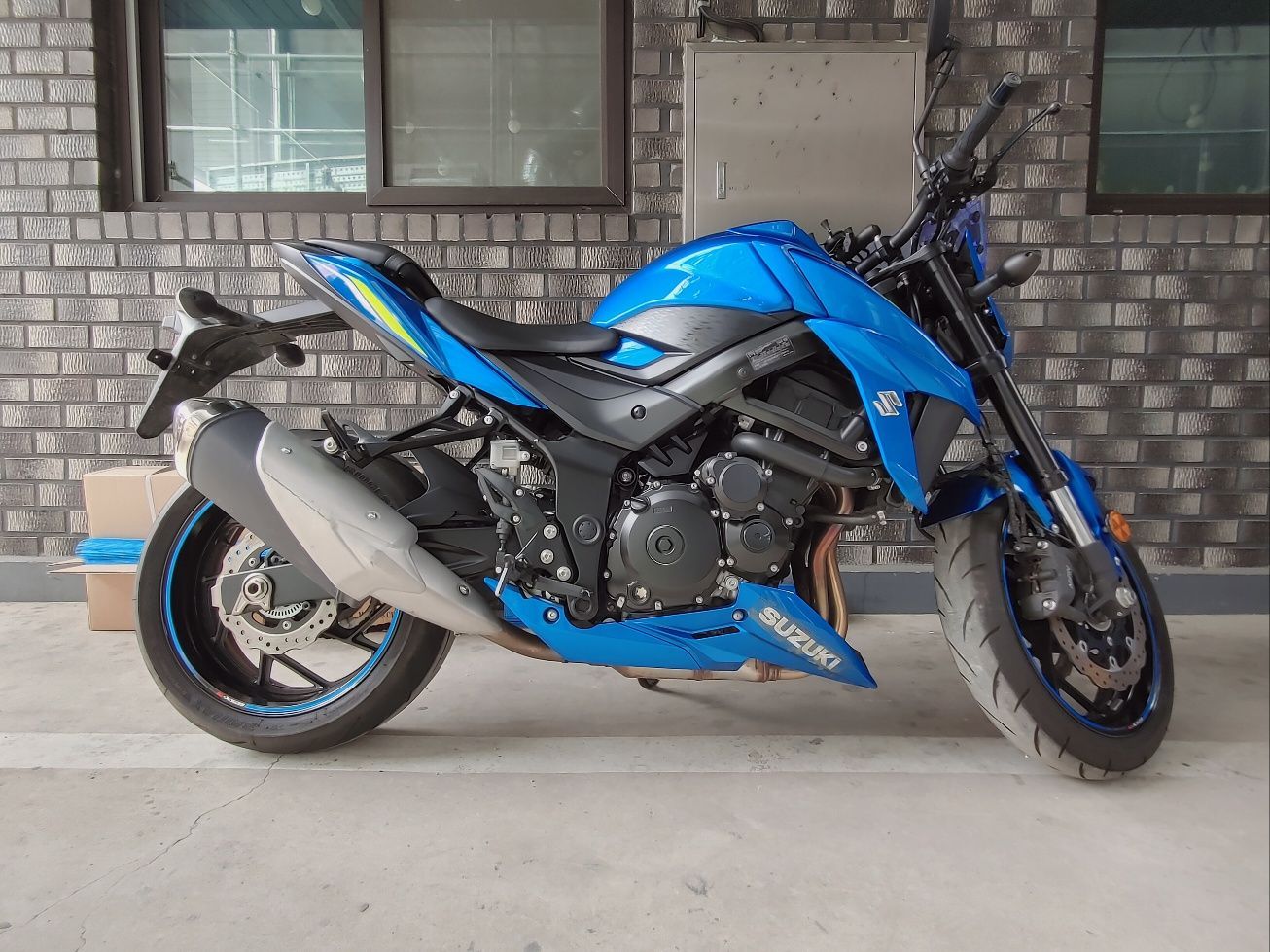 스즈키 GSX S 750 thumb 2