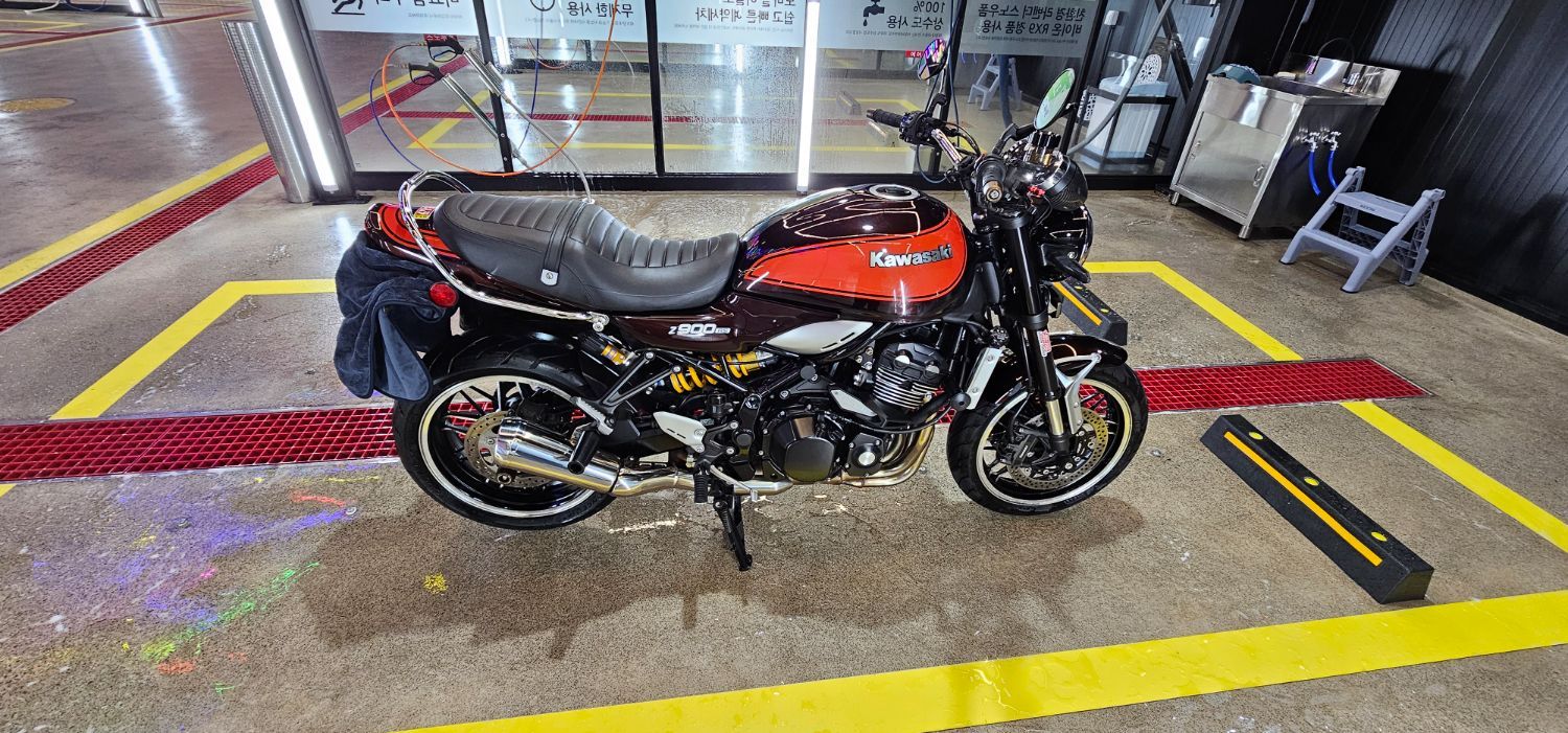 가와사키 Z 900 RS 카페 more
