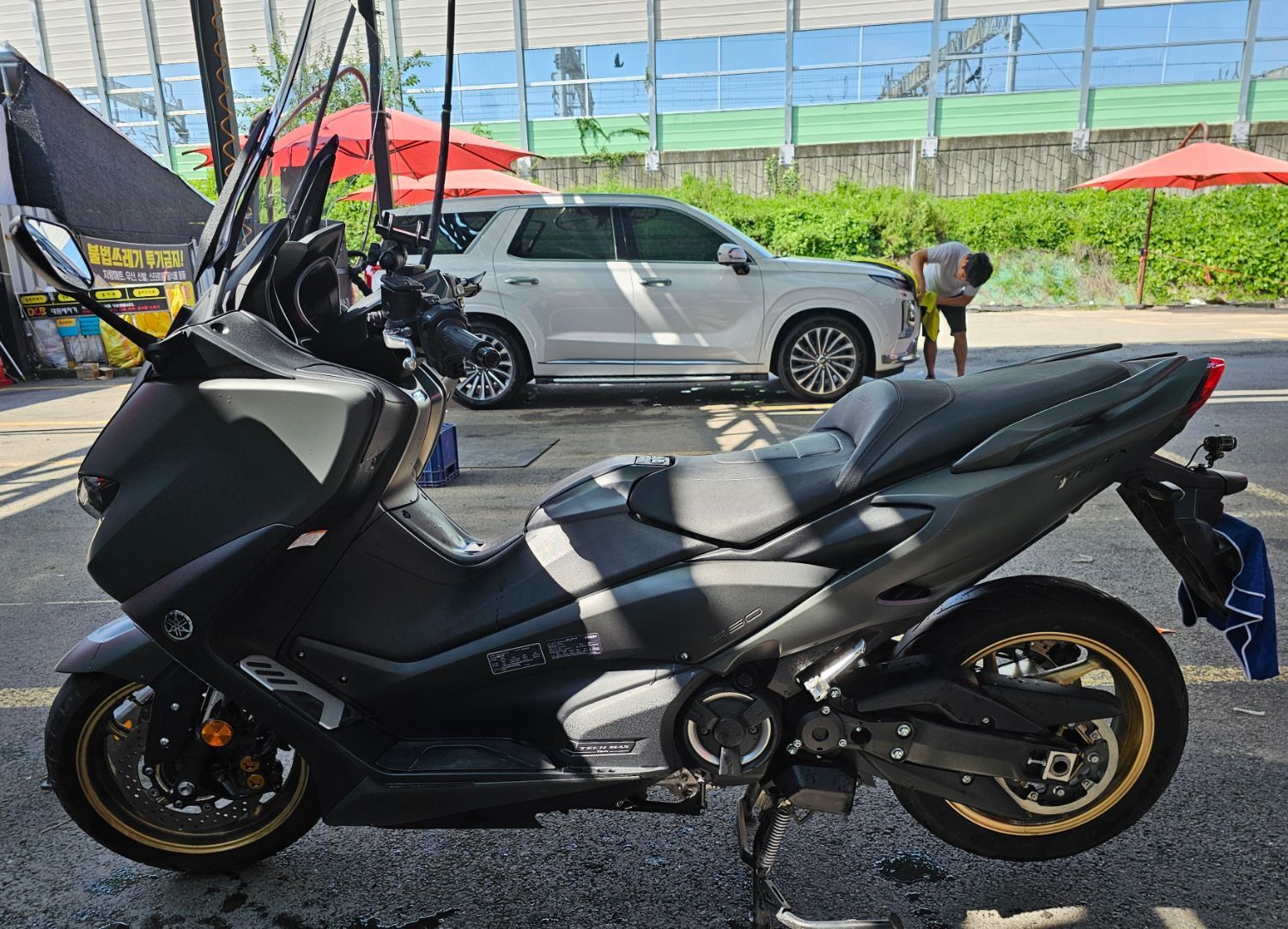 야마하 TMAX 560 thumb 2