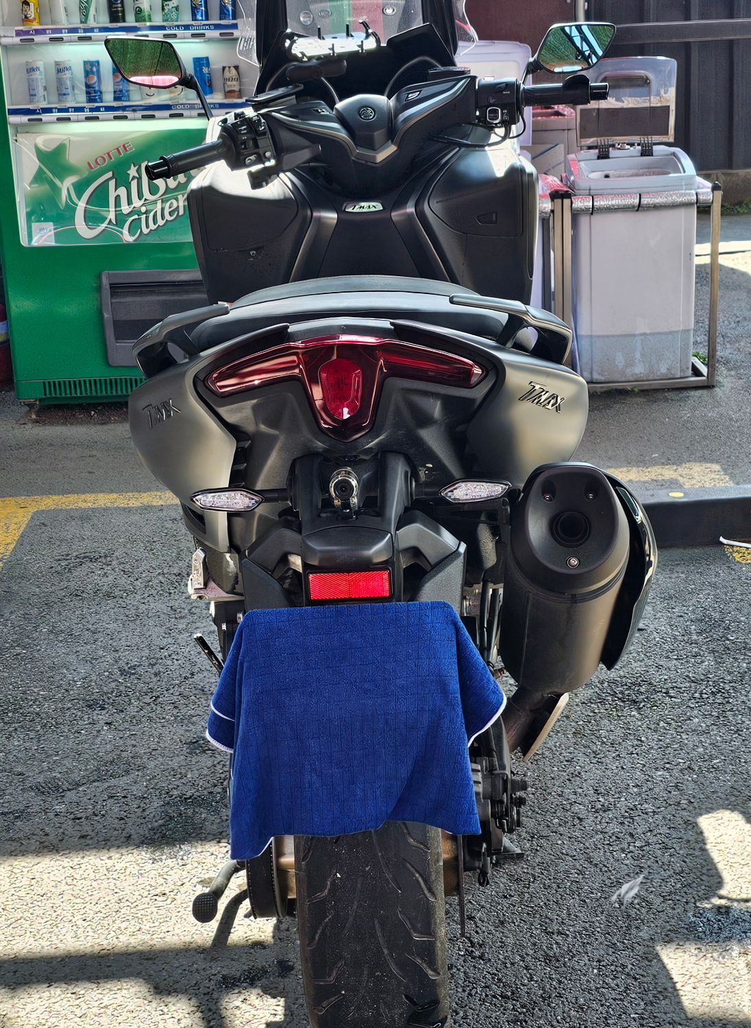 야마하 TMAX 560 more