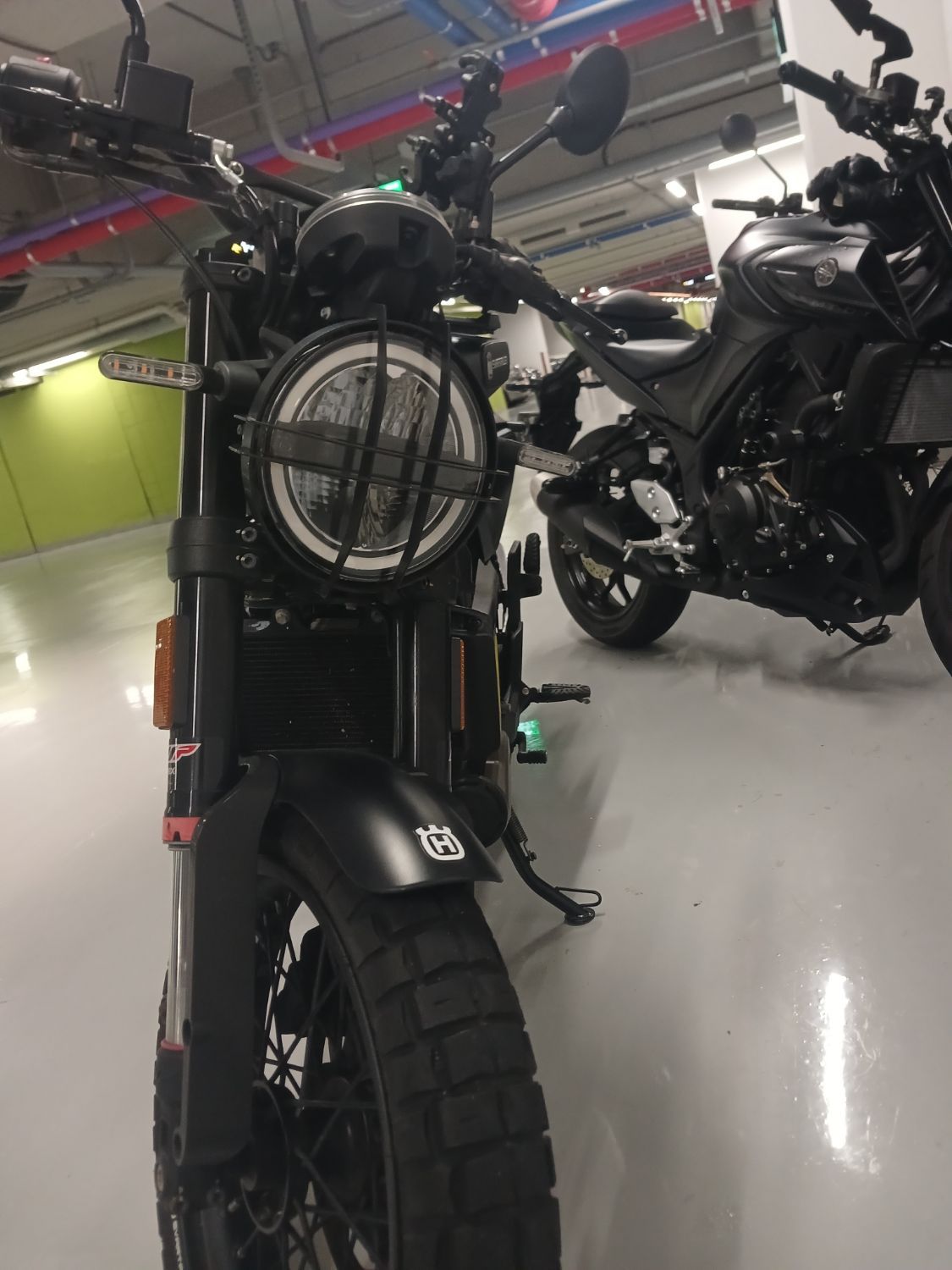 허스크바나 스바르트필렌 125 more