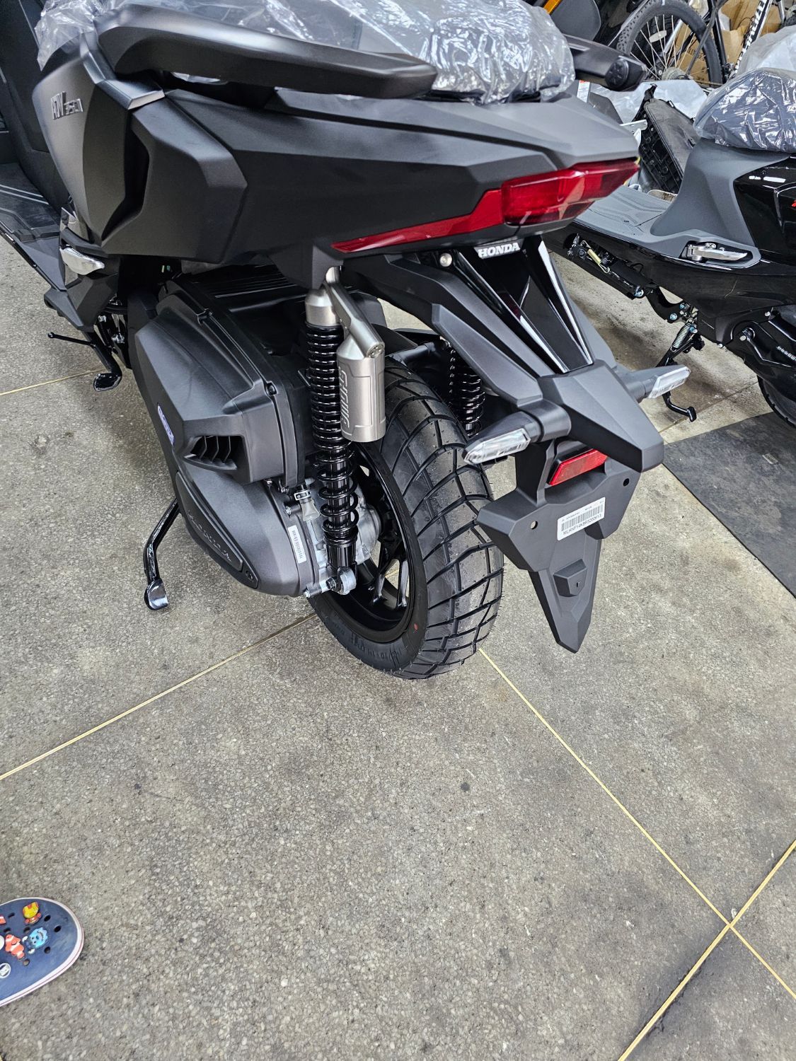 혼다 ADV 350 thumb 2