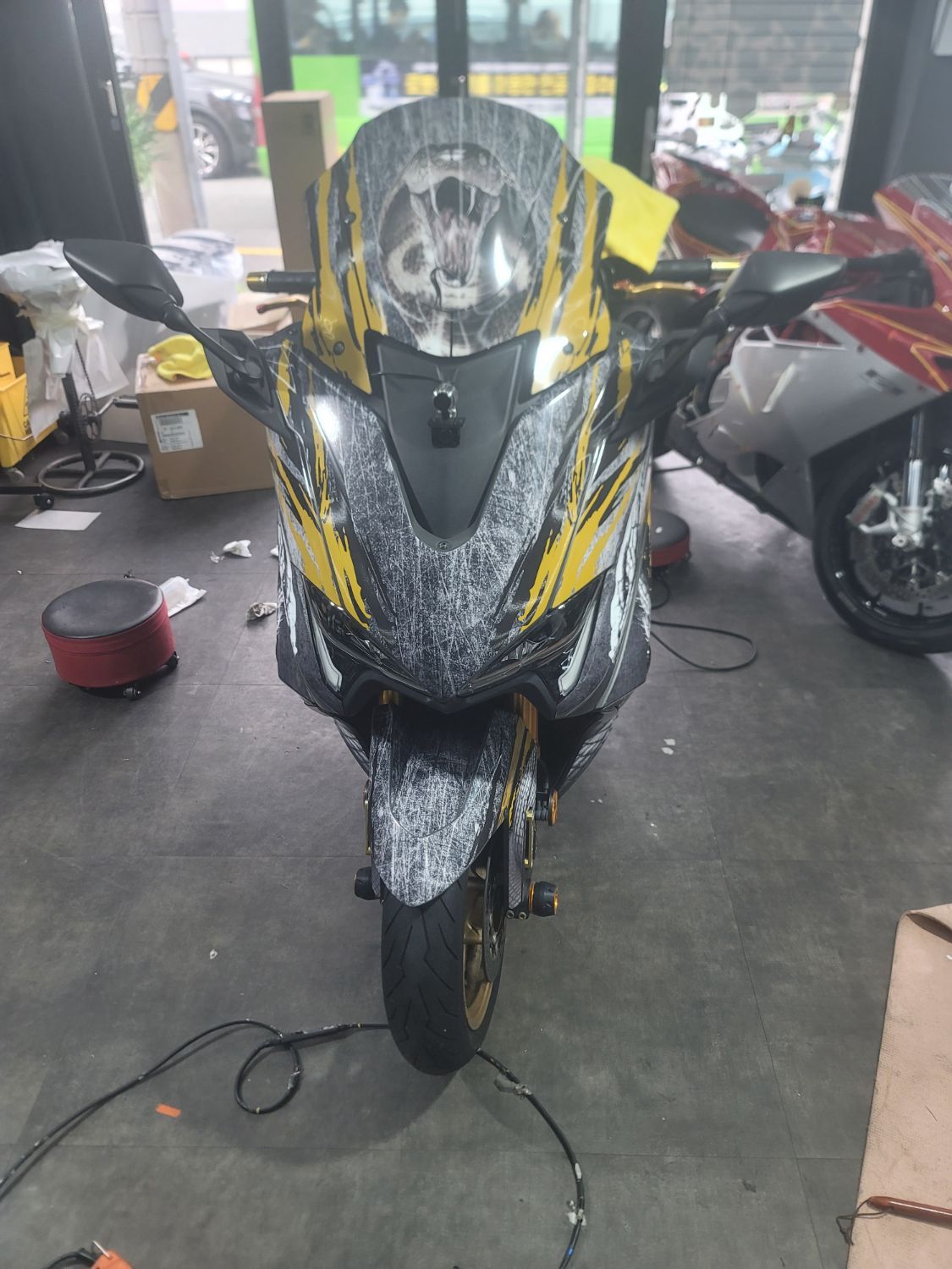 야마하 TMAX 560 more