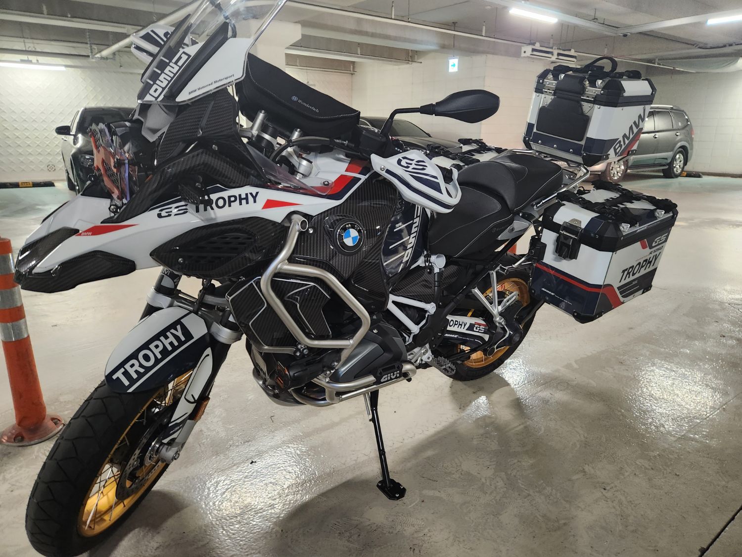BMW R 1250 GS 어드벤처 2023 화이트 사진 4