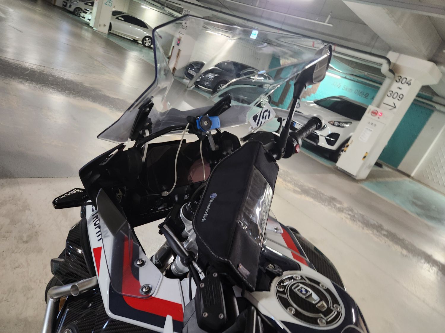 BMW R 1250 GS 어드벤처 2023 화이트 사진 3