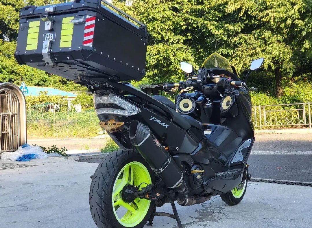 야마하 TMAX thumb 2