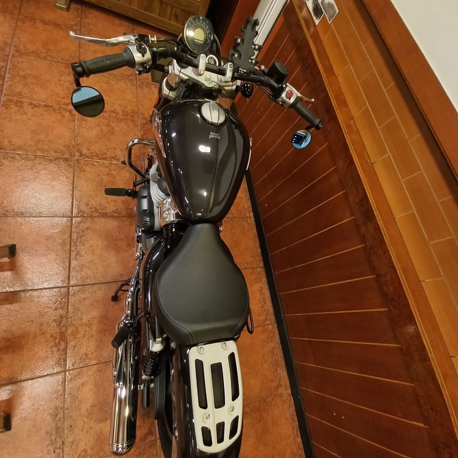 로얄엔필드 슈퍼메테오 650 thumb 2