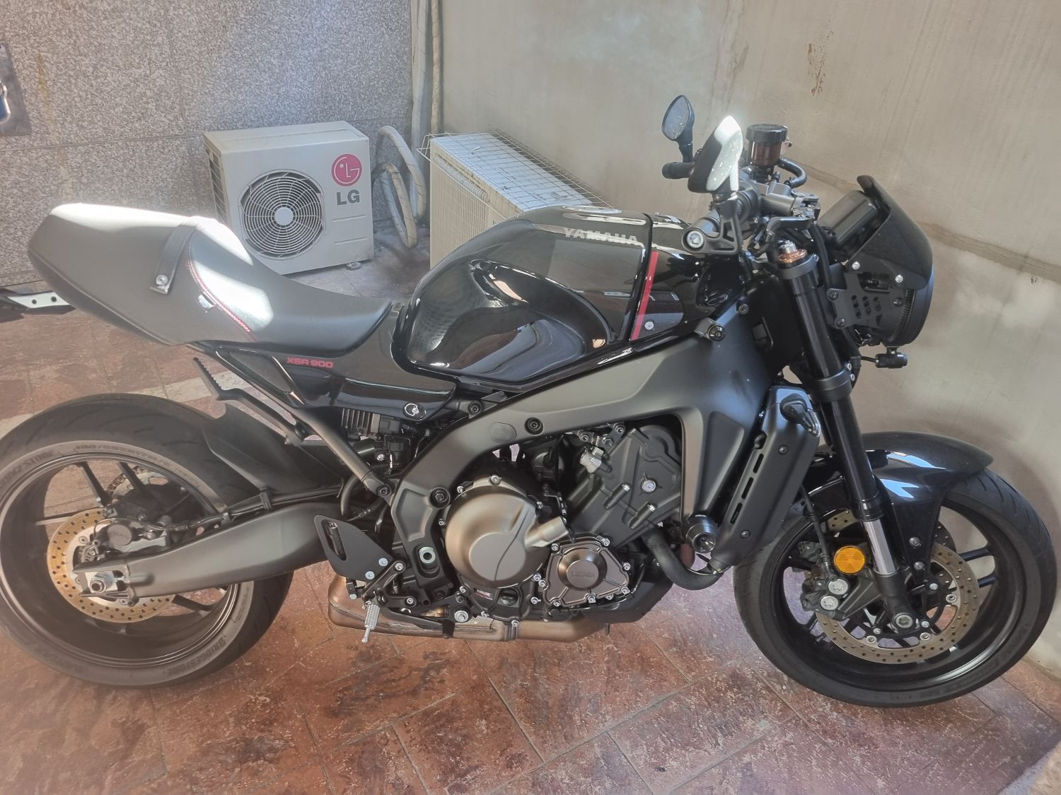 야마하 XSR 900 2023 로즈골드 사진 4