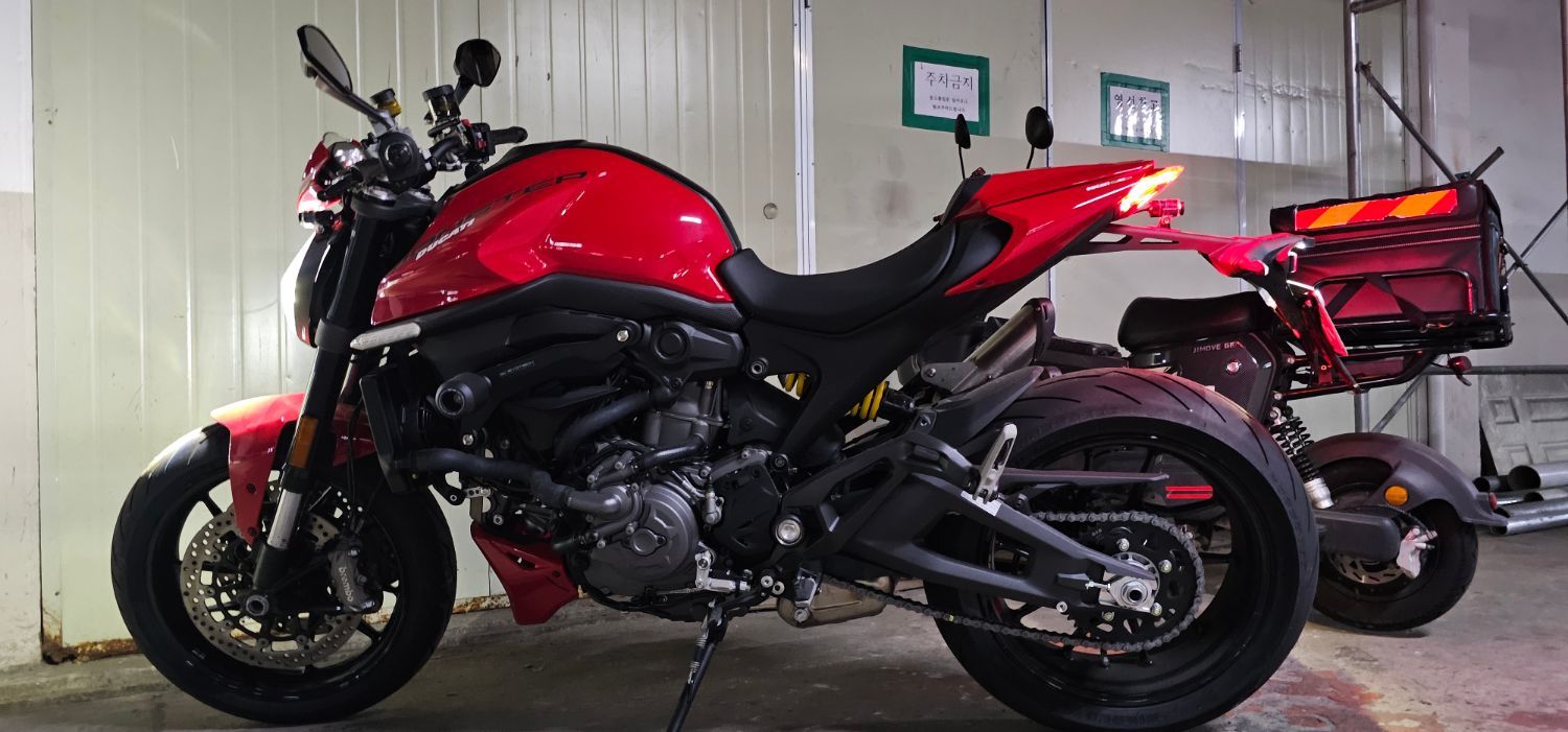 두카티 몬스터 937 thumb 2