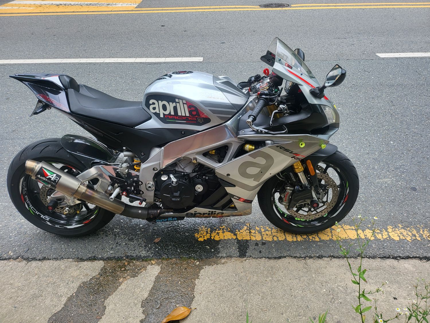 아프릴리아 RSV 4 RR thumb 2