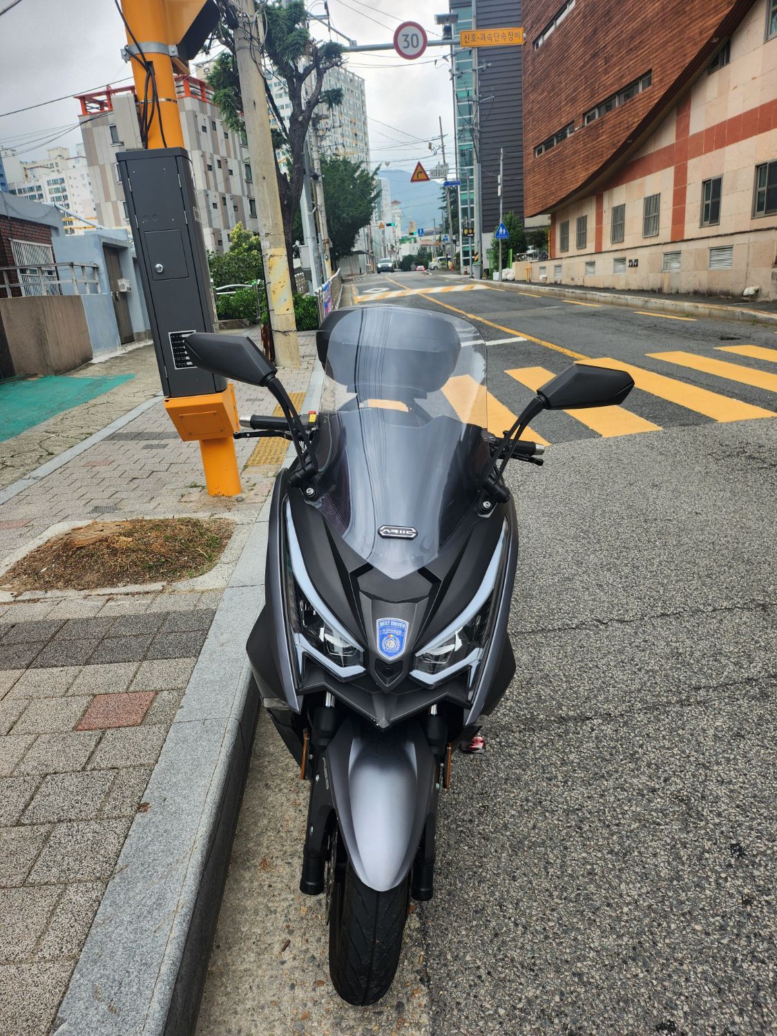 케이앤씨모터스 에릭 300 thumb 2