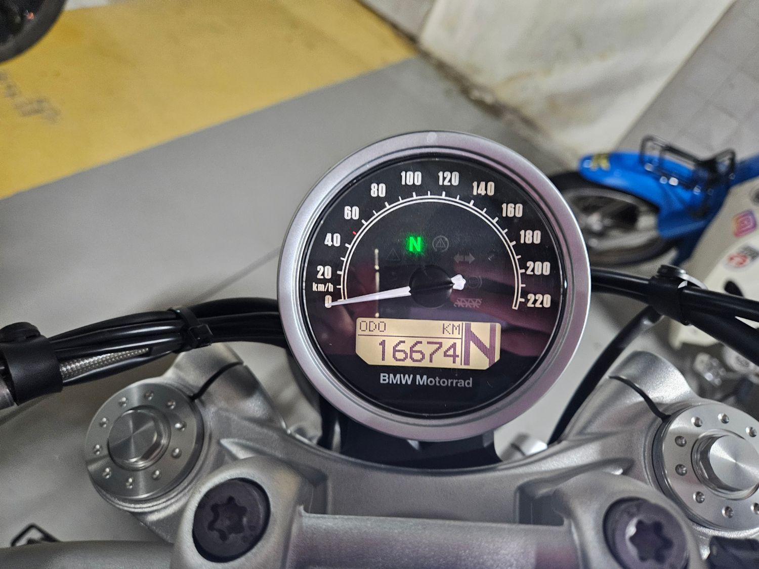BMW R nine T 스크램블러 2017 건메탈 사진 4