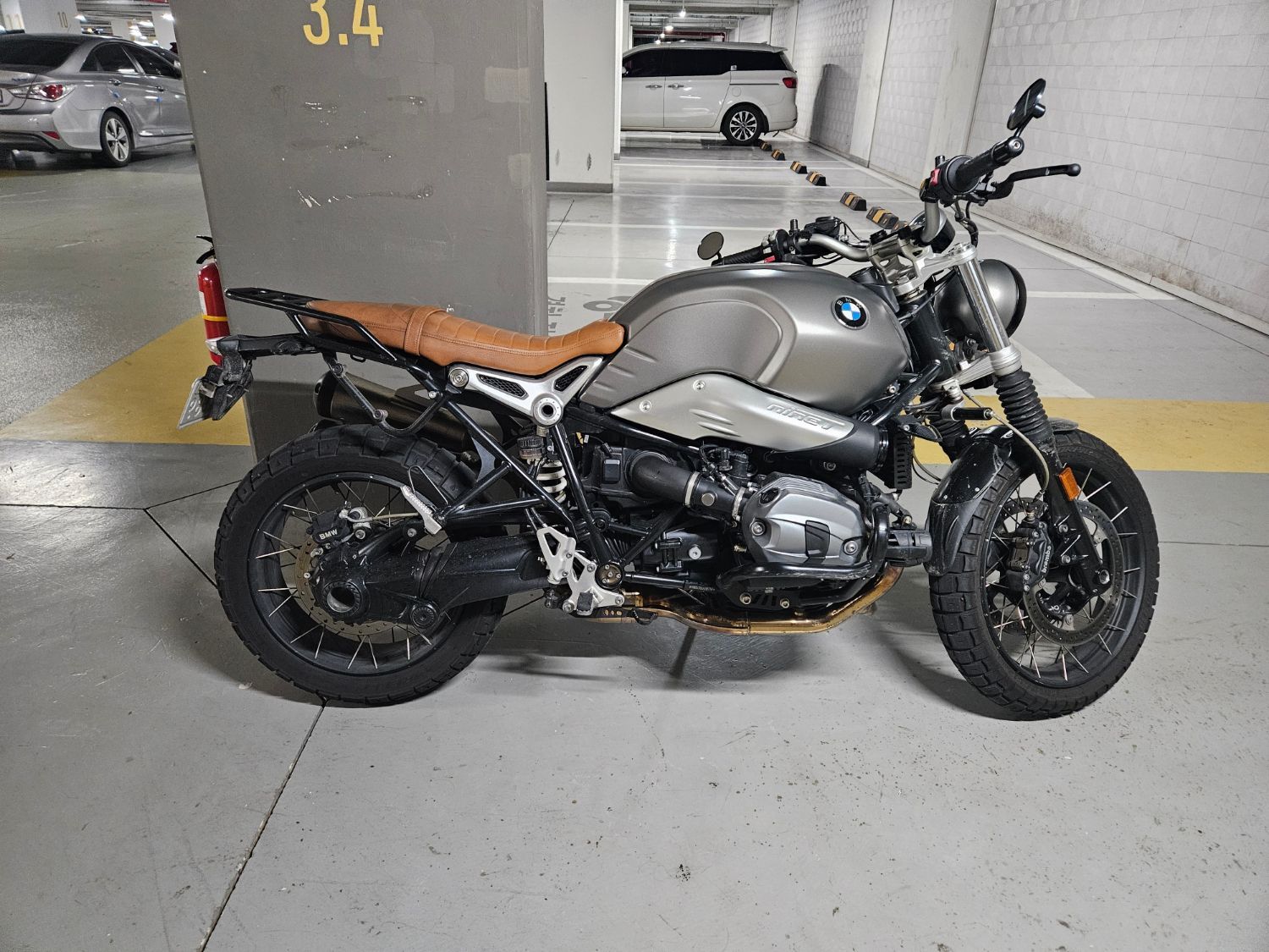BMW R nine T 스크램블러 2017 건메탈 사진 1