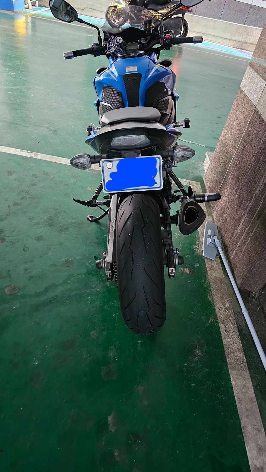 스즈키 GSX S 750 more