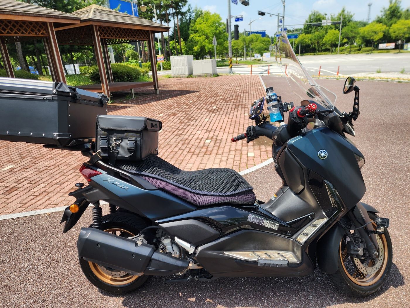 야마하 XMAX 300 ABS more