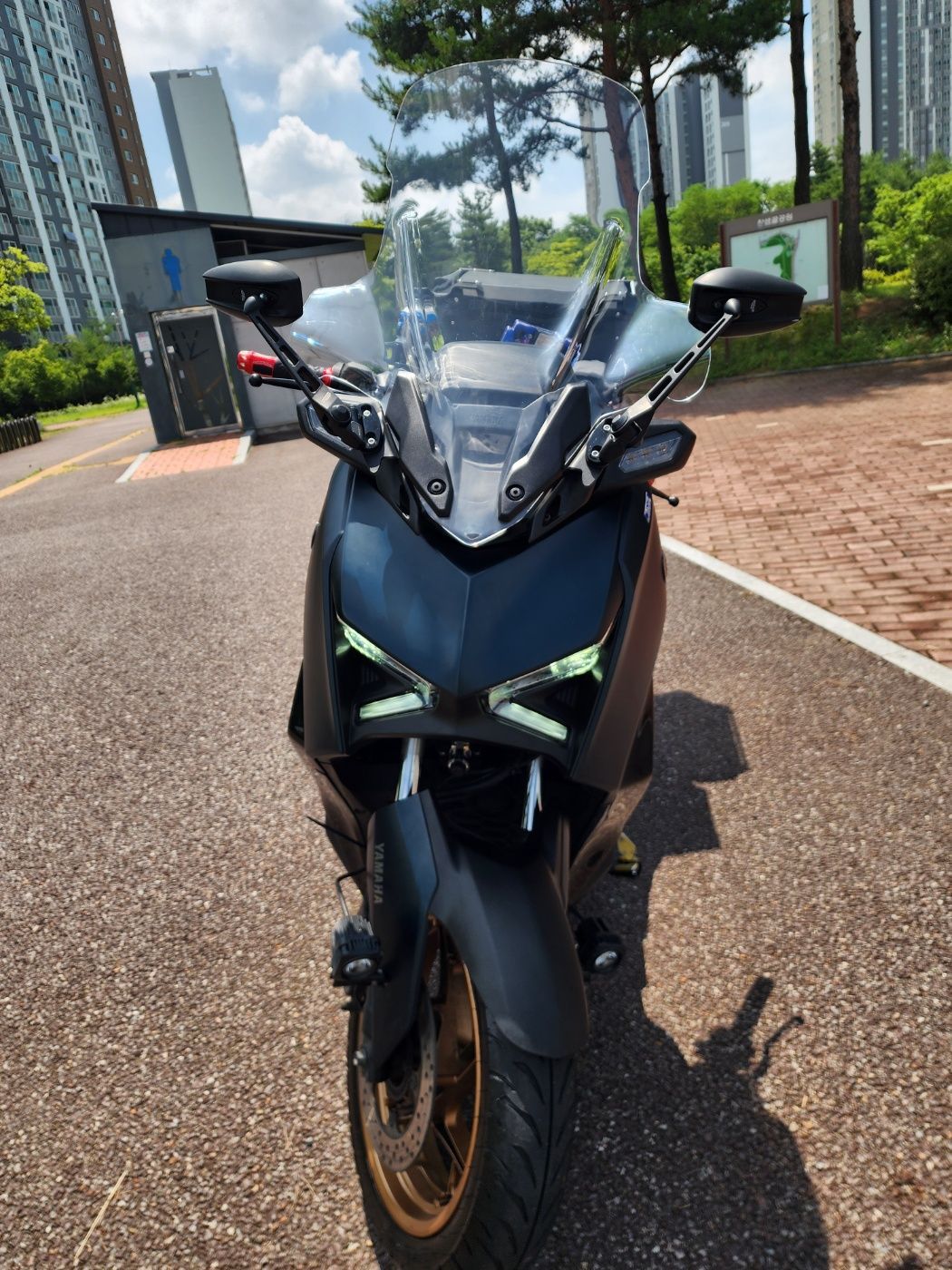 야마하 XMAX 300 ABS thumb 2