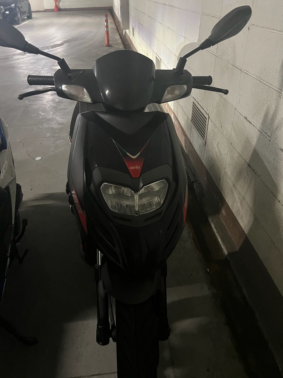 아프릴리아 SR 모타드 125 thumb 2