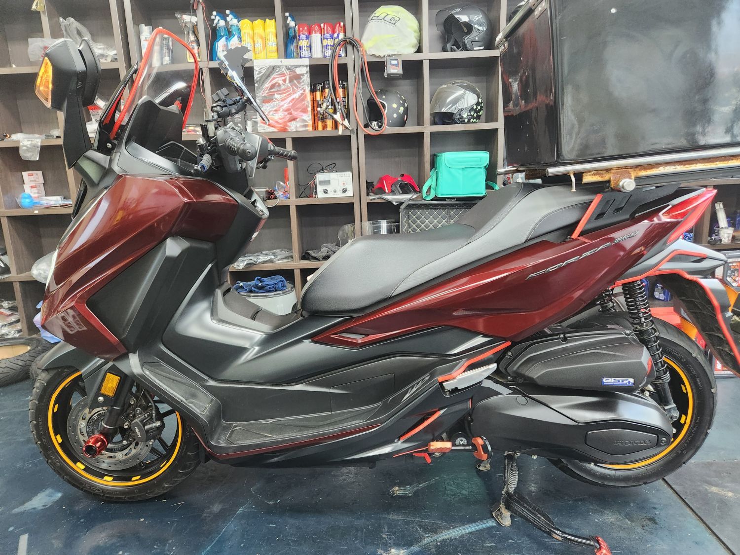 혼다 포르자 350 more