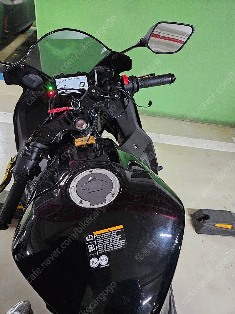 야마하 YZF R3 thumb 2