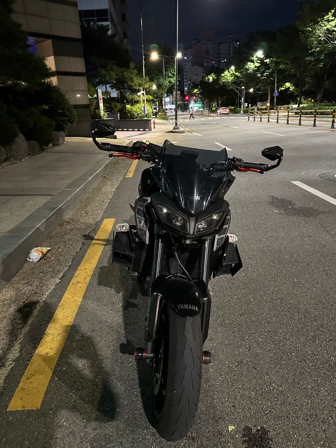 야마하 MT 09 thumb 2