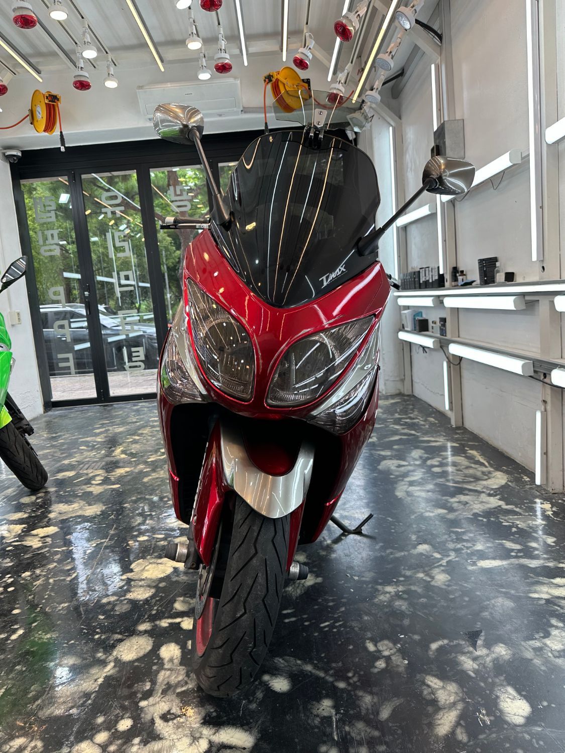 야마하 TMAX thumb 2