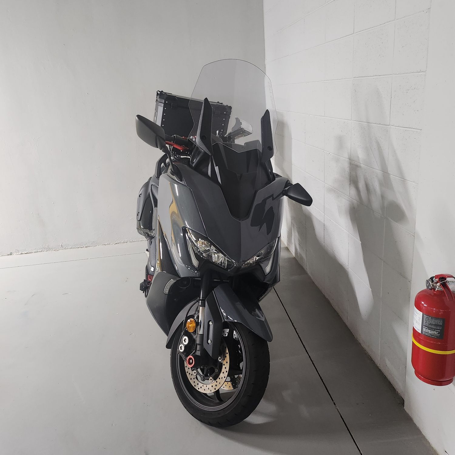 야마하 TMAX 560 thumb 2