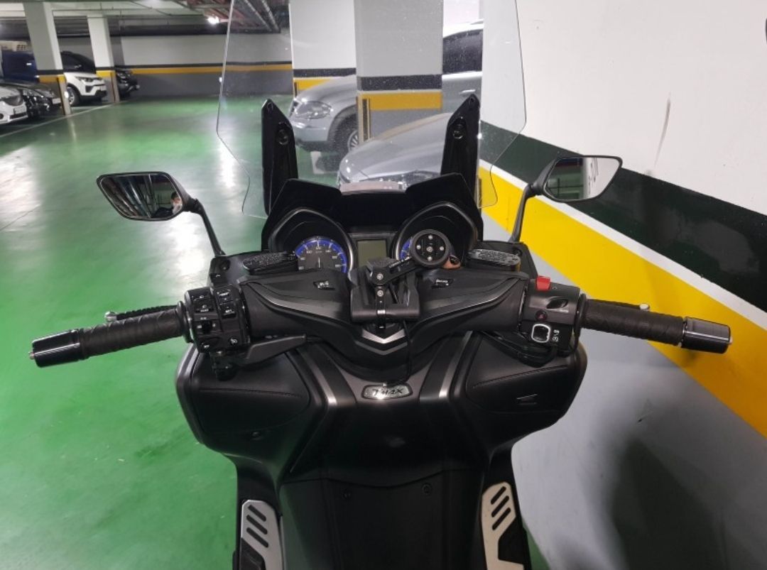 야마하 TMAX 560 thumb 2