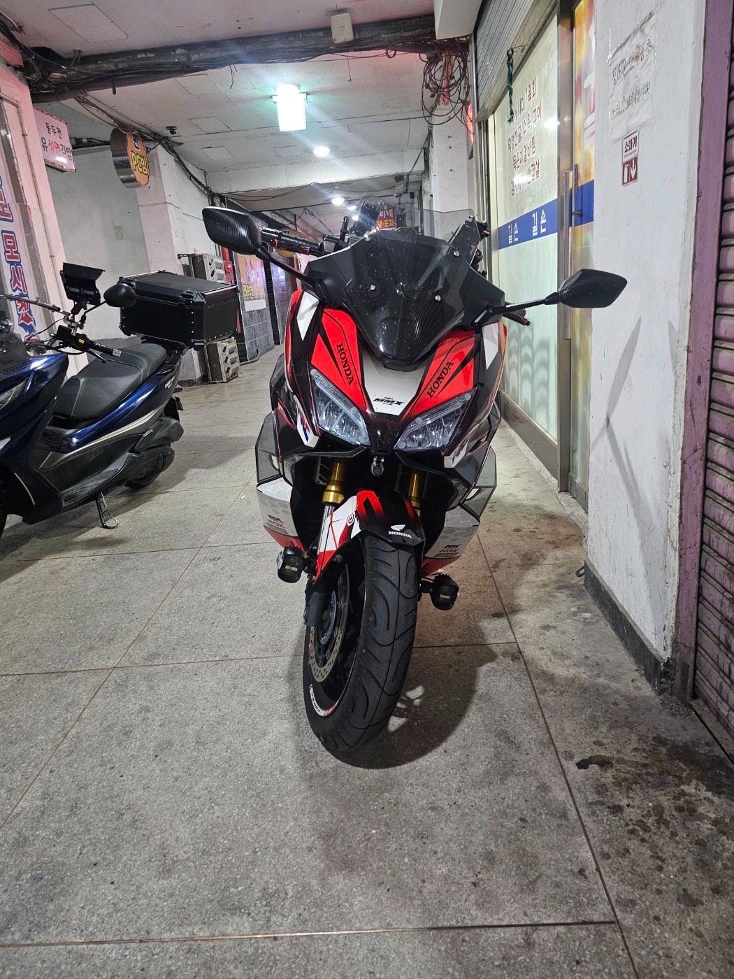 혼다 포르자 750 more