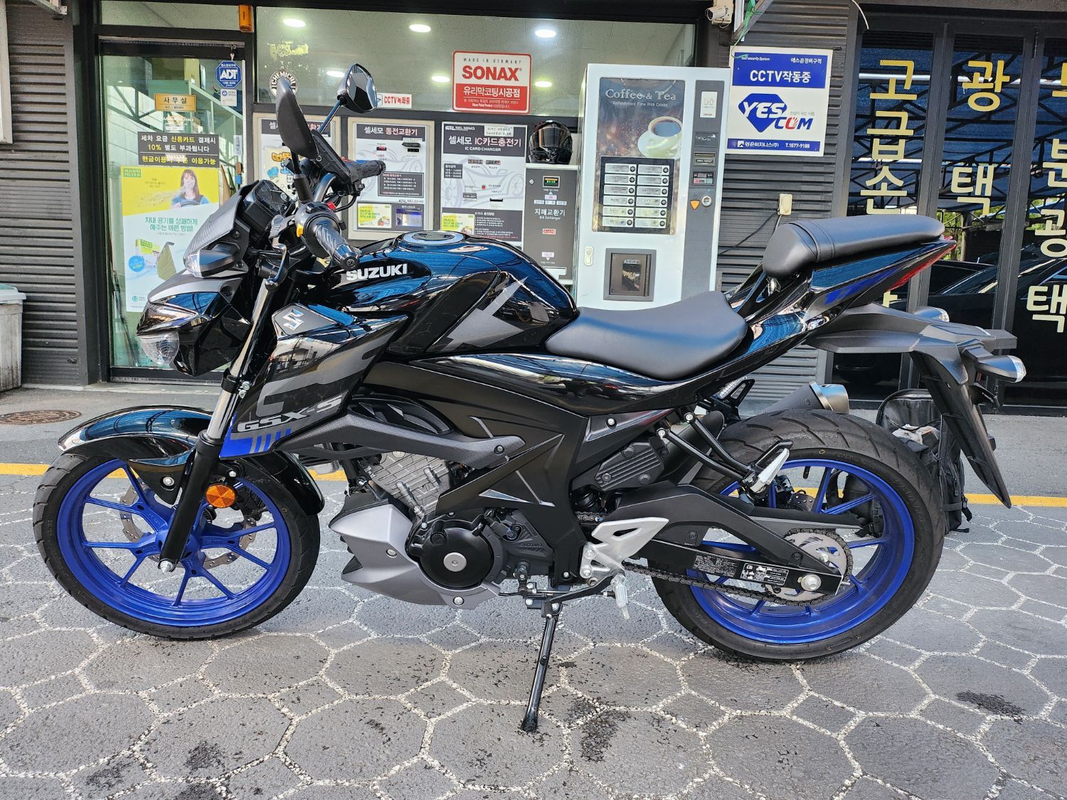 스즈키 GSX S 125 more