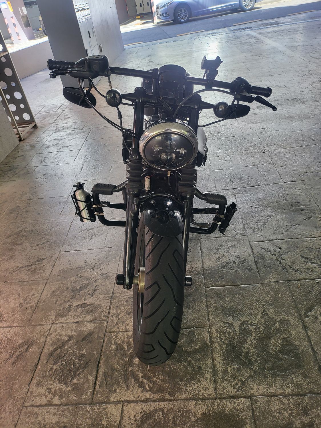 할리데이비슨 아이언 883 thumb 2