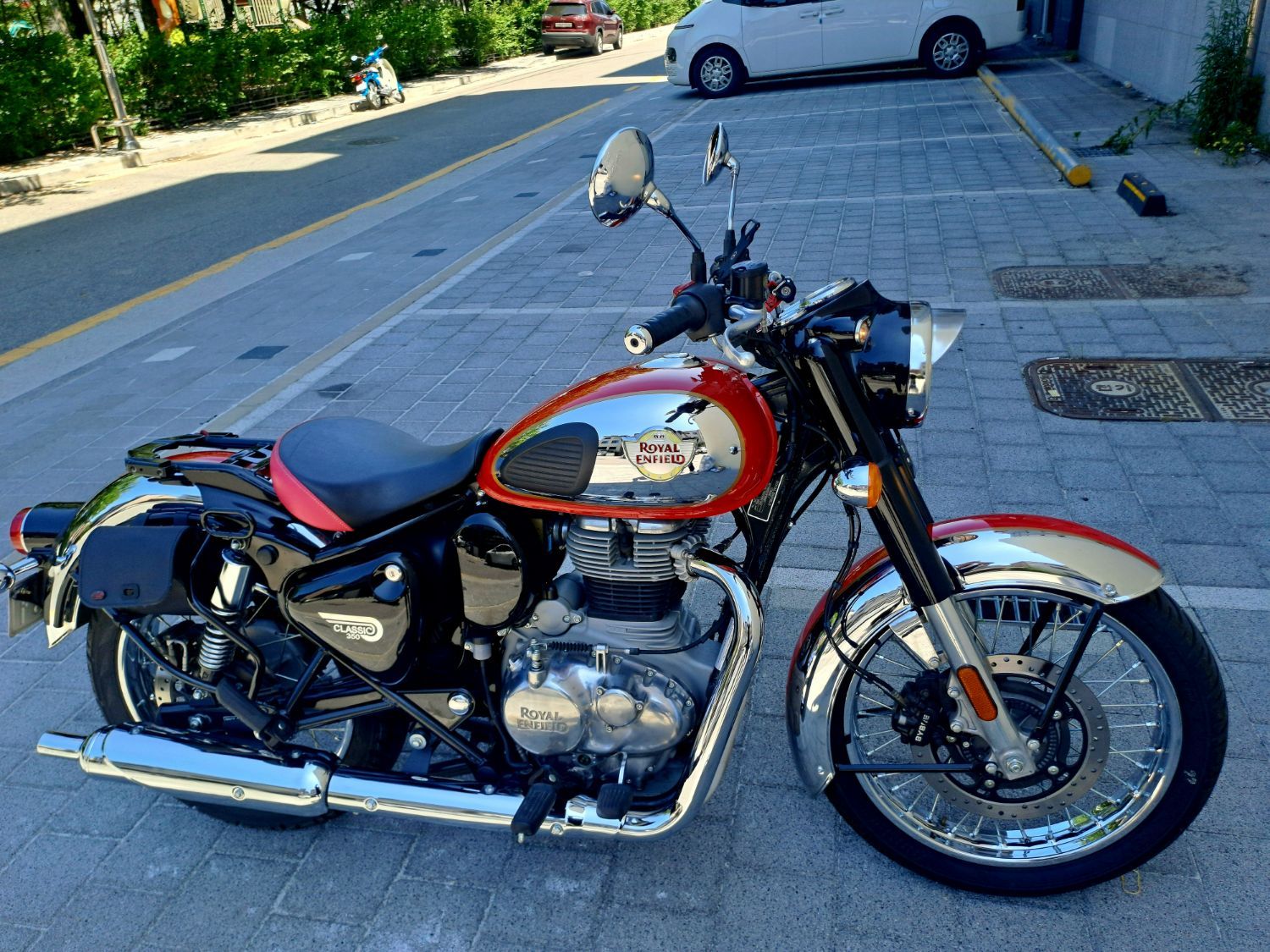 로얄엔필드 클래식 350 more