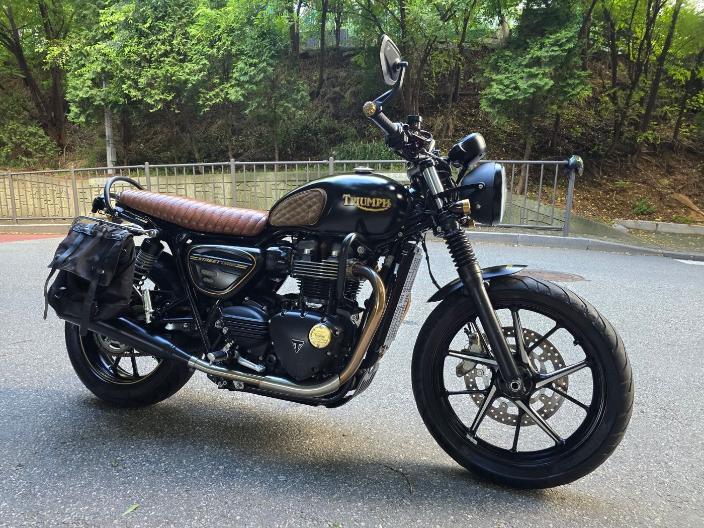 트라이엄프 스트리트 트윈 900 more