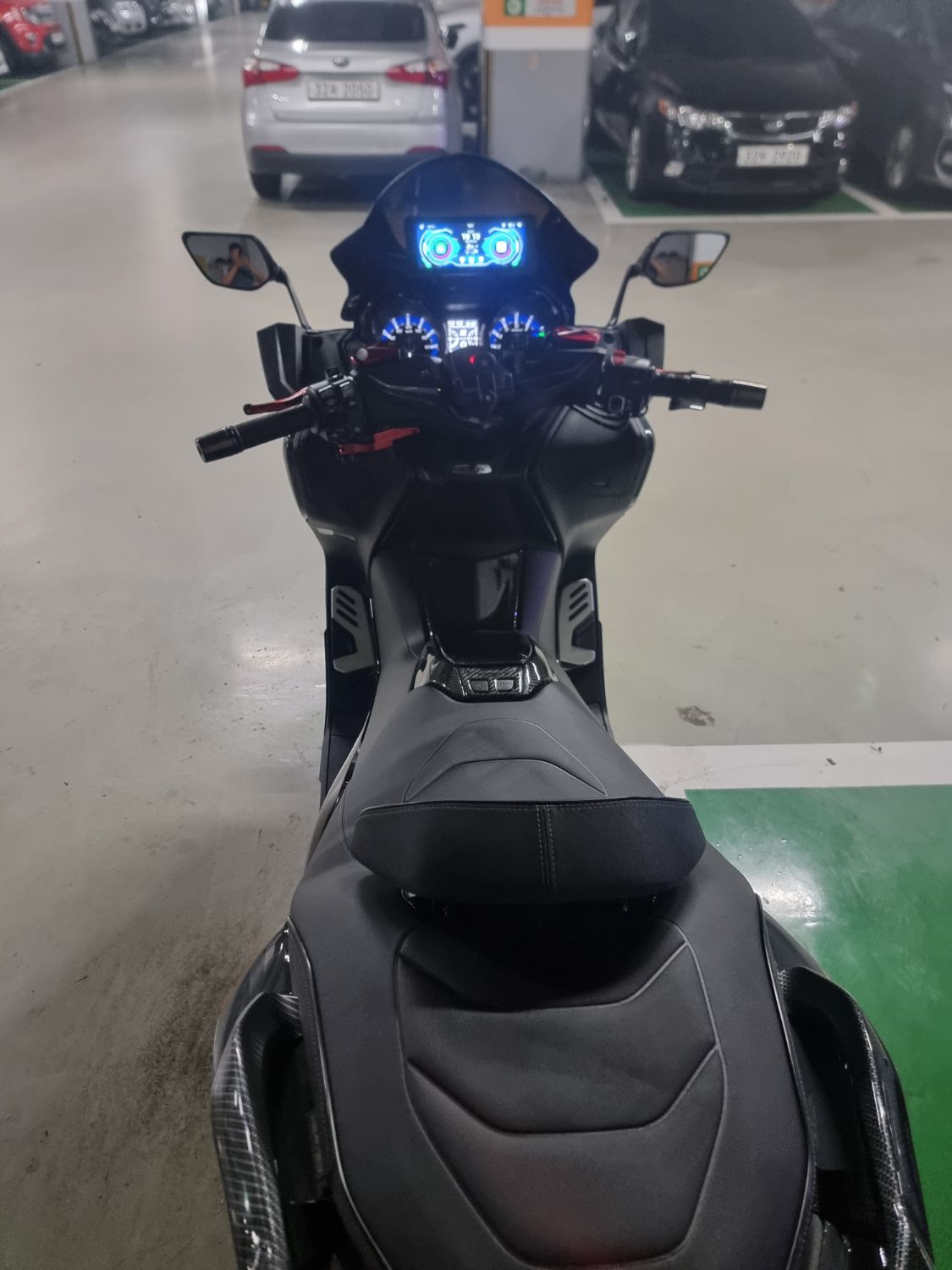 야마하 TMAX 560 thumb 2