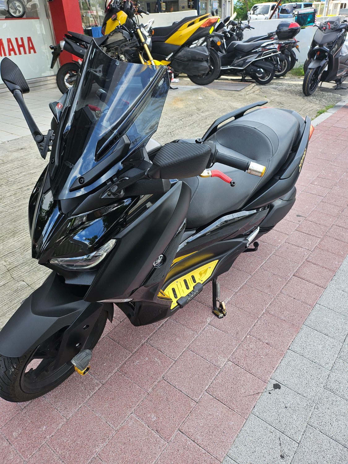 야마하 XMAX 300 ABS more