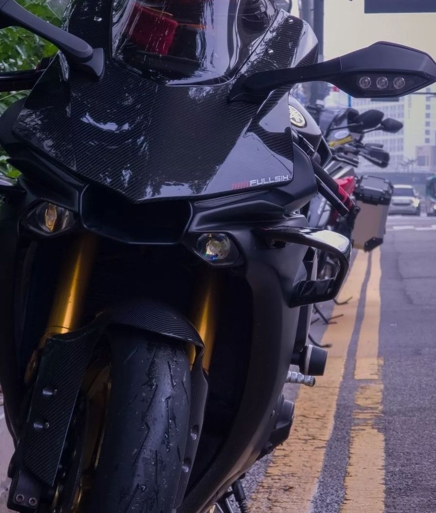 야마하 YZF R1 thumb 2