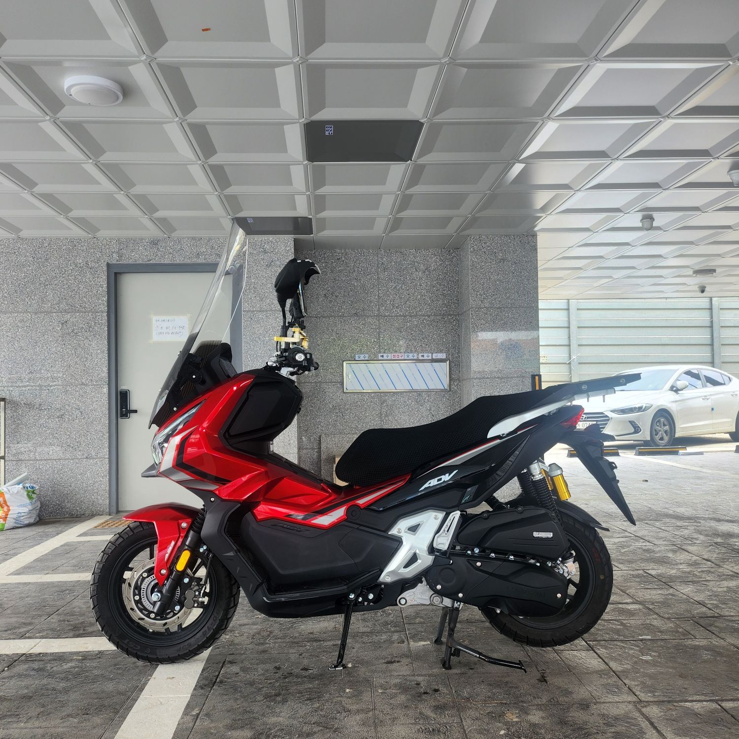 기타 ADV 125 thumb 2