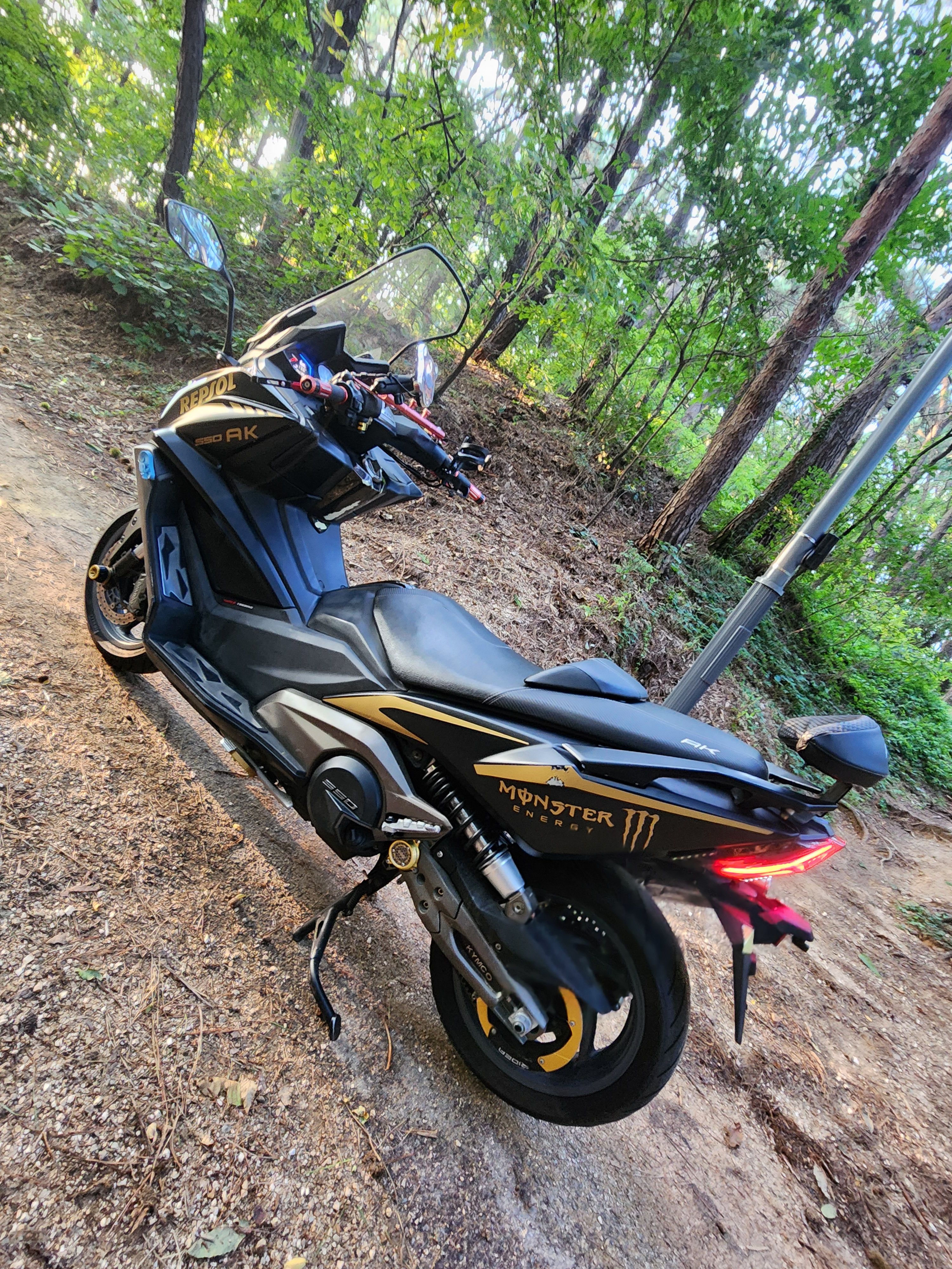 킴코 AK 550 i thumb 2