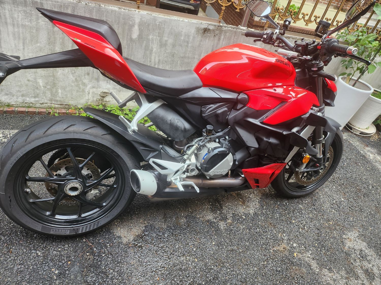 두카티 스트리트파이터 V4 S thumb 2