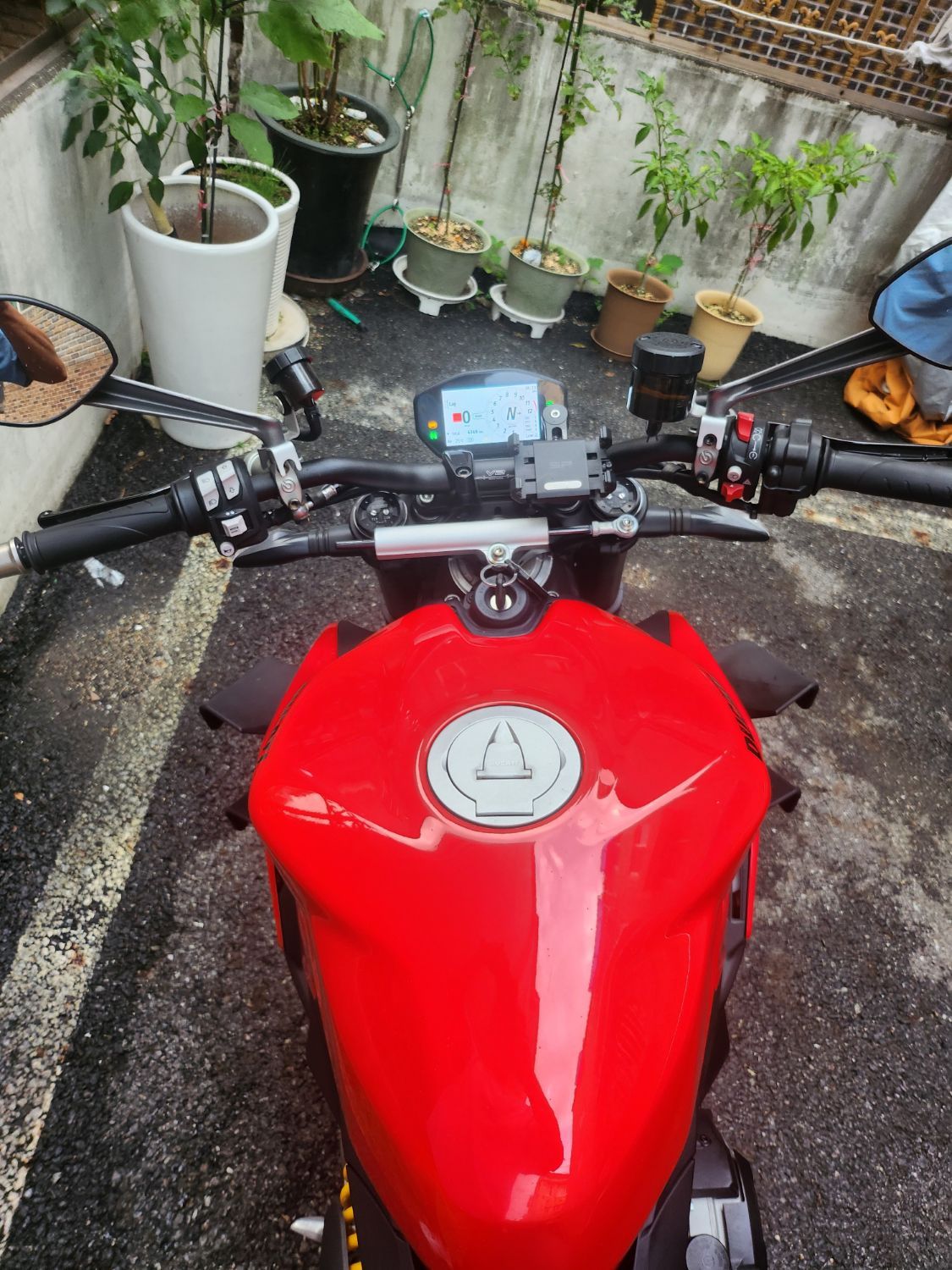 두카티 스트리트파이터 V4 S 2022 블랙 사진 5