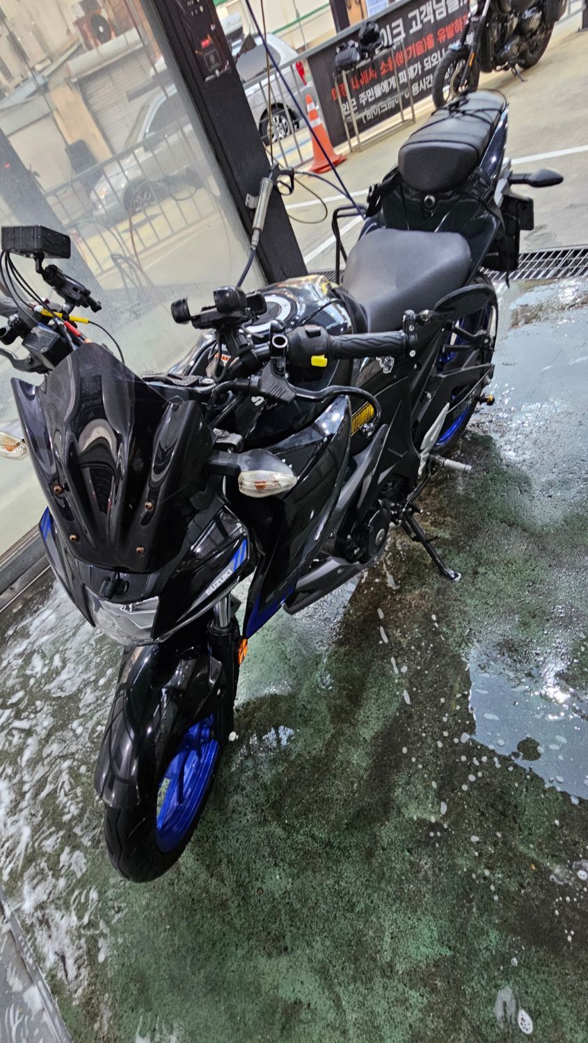 스즈키 GSX S 125 thumb 2