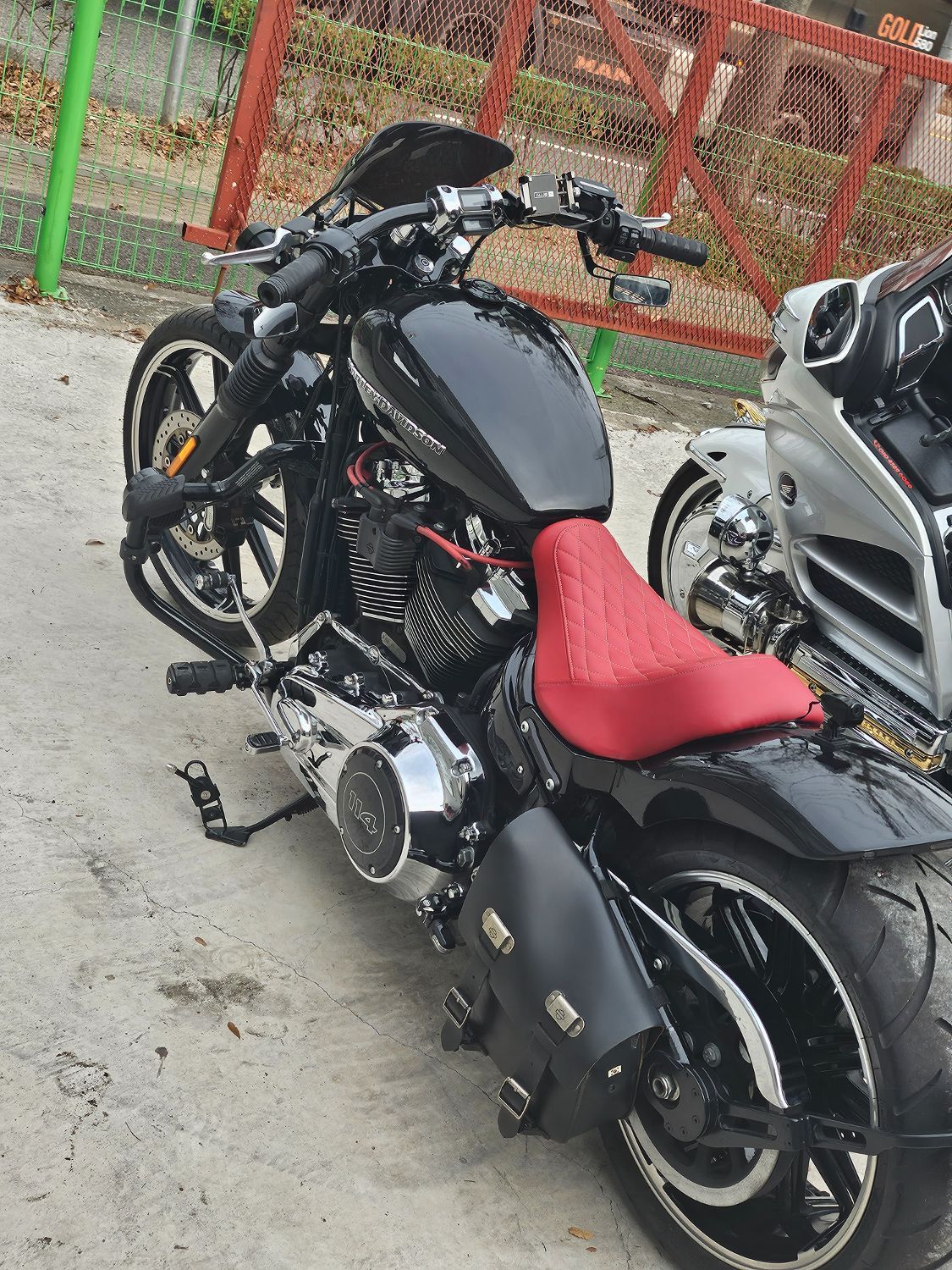 할리데이비슨 브레이크아웃 114 thumb 2