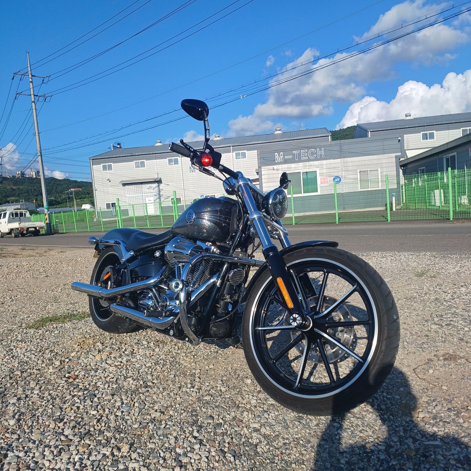 할리데이비슨 브래이크아웃 thumb 2